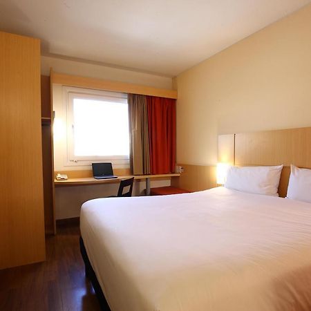 Отель Ibis Buenos Aires Obelisco Экстерьер фото