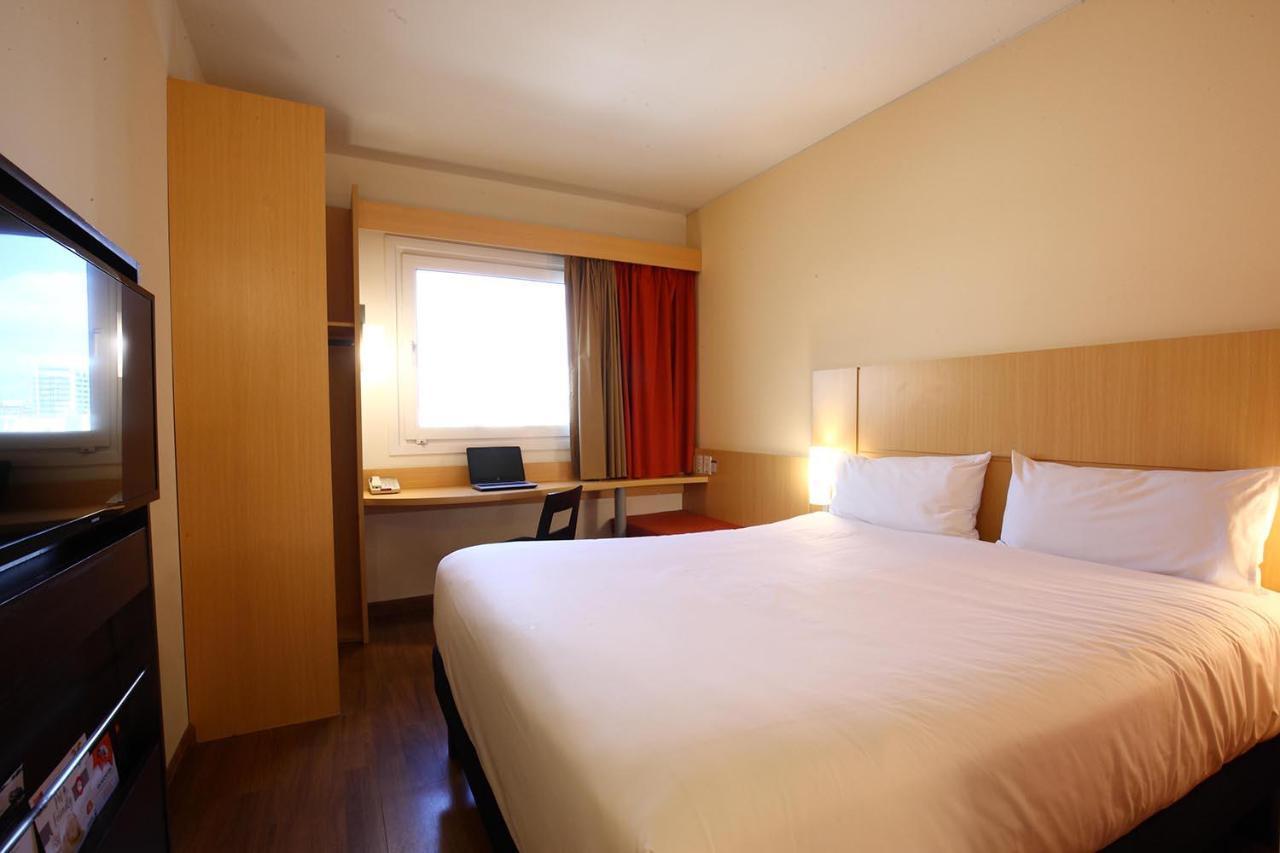 Отель Ibis Buenos Aires Obelisco Экстерьер фото