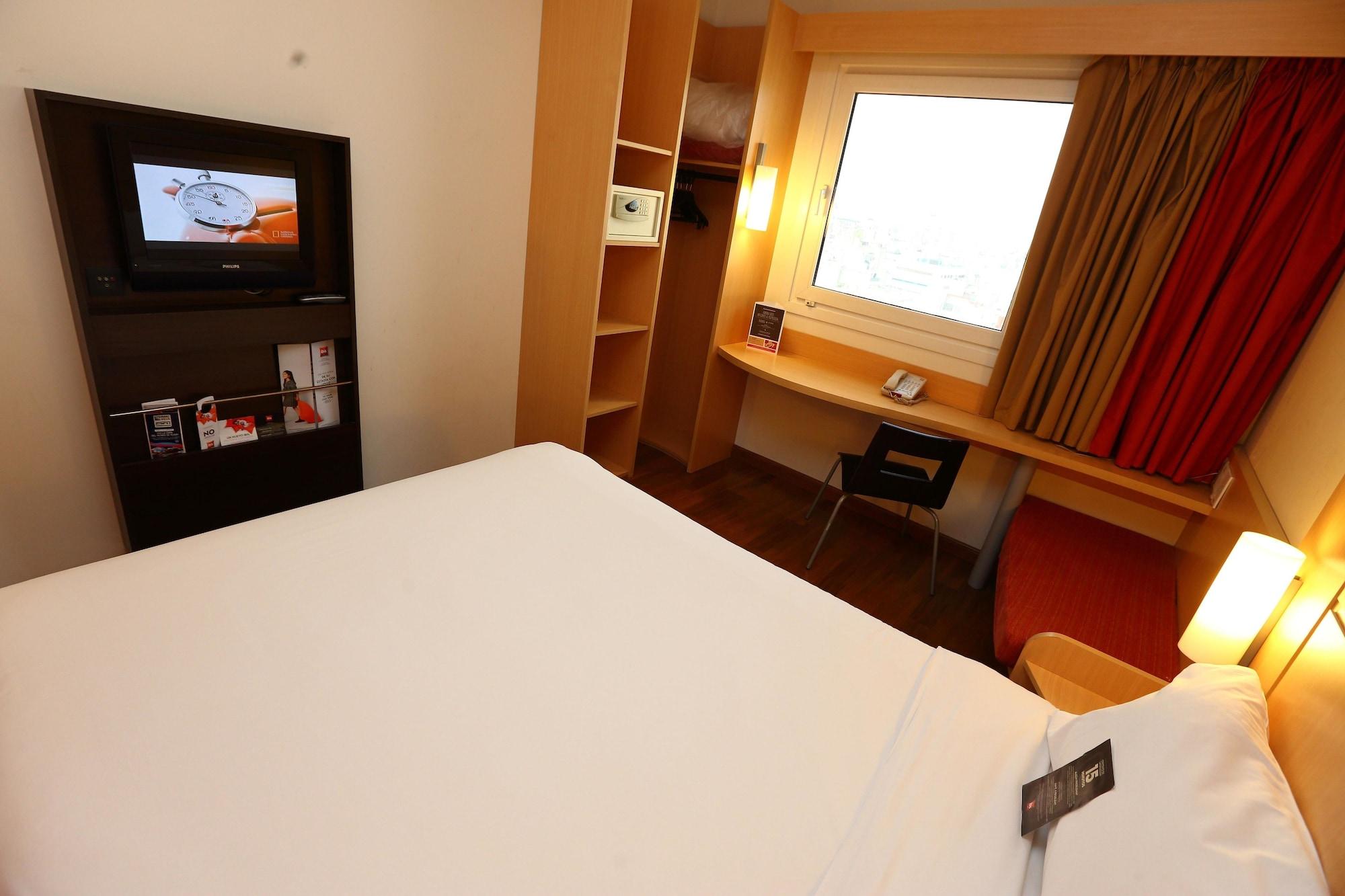 Отель Ibis Buenos Aires Obelisco Экстерьер фото