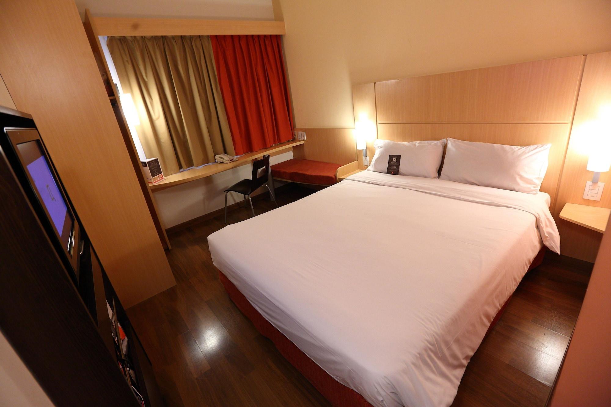 Отель Ibis Buenos Aires Obelisco Экстерьер фото