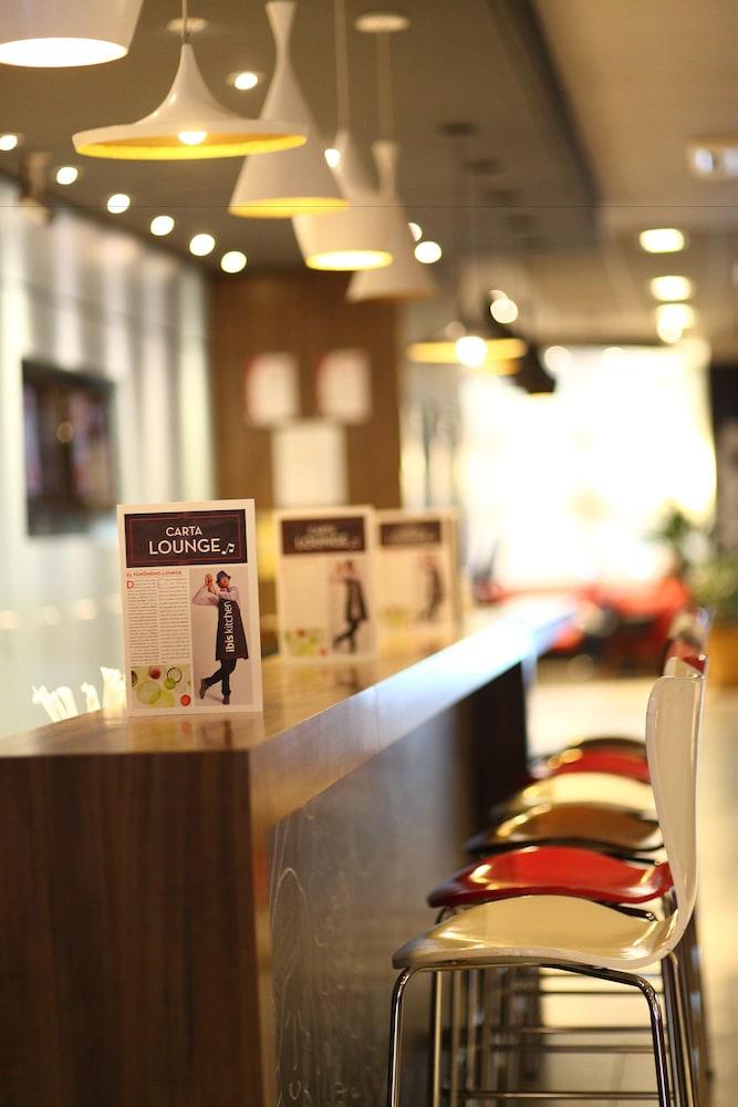 Отель Ibis Buenos Aires Obelisco Экстерьер фото