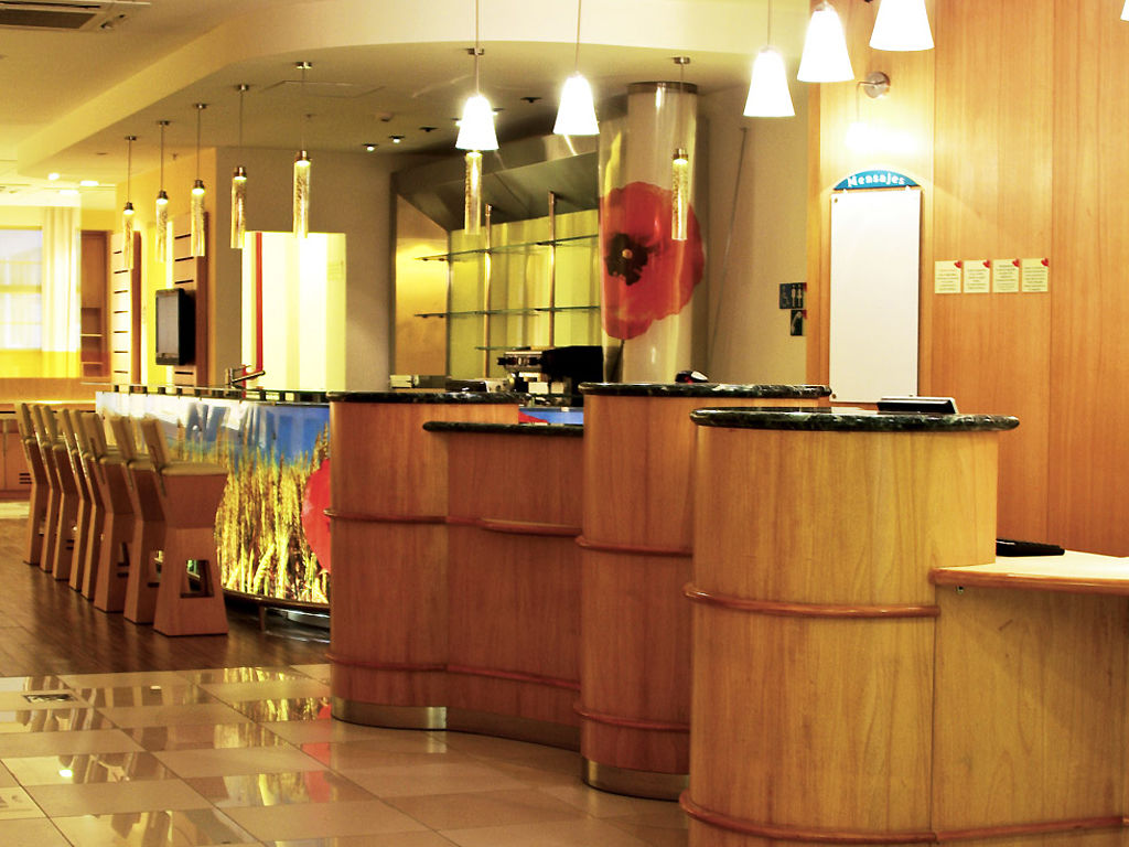 Отель Ibis Buenos Aires Obelisco Экстерьер фото