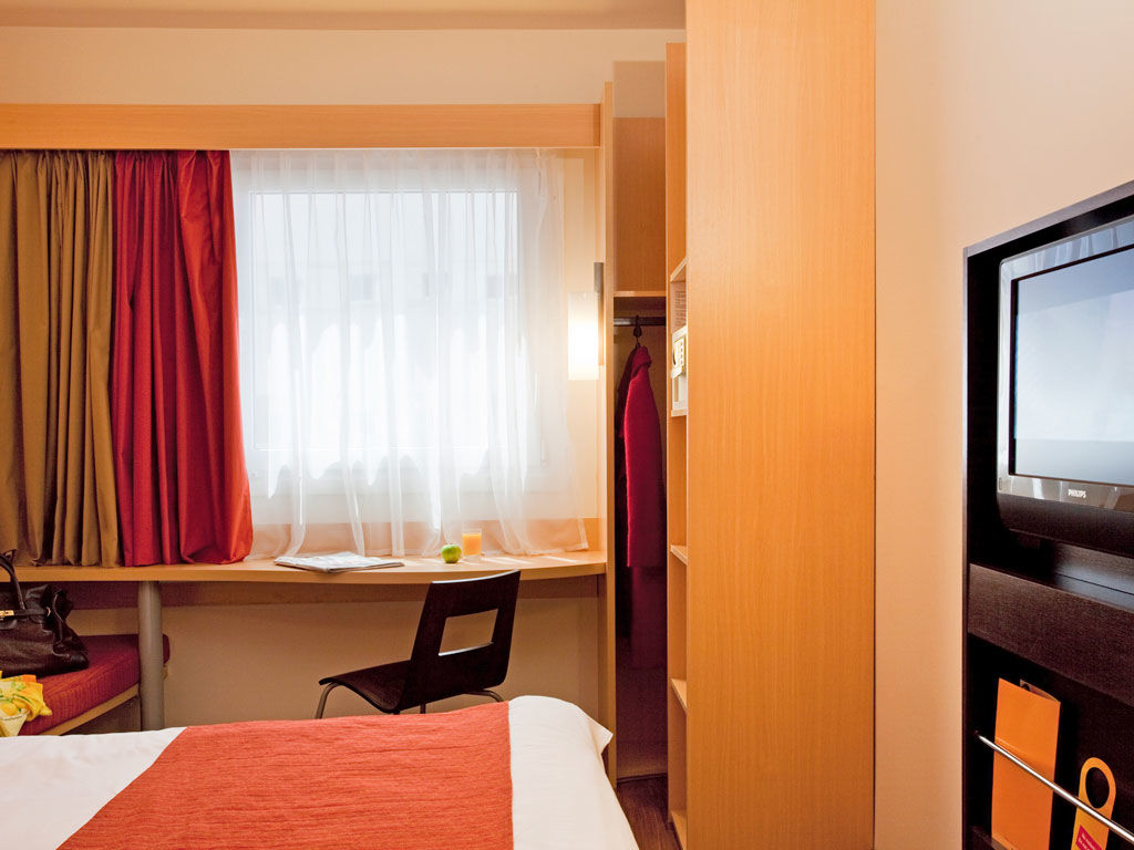 Отель Ibis Buenos Aires Obelisco Экстерьер фото